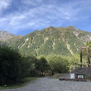 上高地から各穂高岳・槍ヶ岳へ登るの分岐点でした。穂高岳を一望できるからから沢等へ行く場合はこの橋を通っていきます。槍ヶ岳へ登る場合はこの橋を通りません。