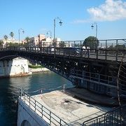 ナヴィガービレ運河に架かる橋