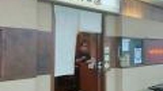 仕事帰りの人が集う