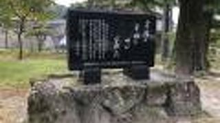 香川家長屋門の近くにあります