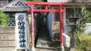 路地の奥にあります