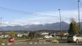 十勝岳連峰を望む