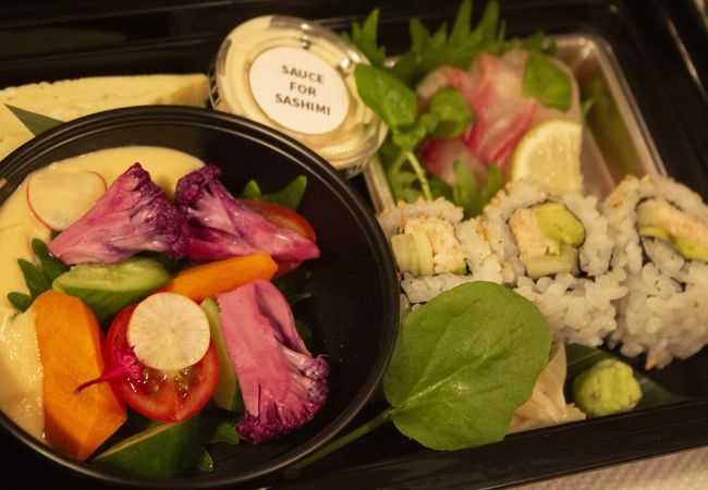 駐車場はバレーパーキングのみ