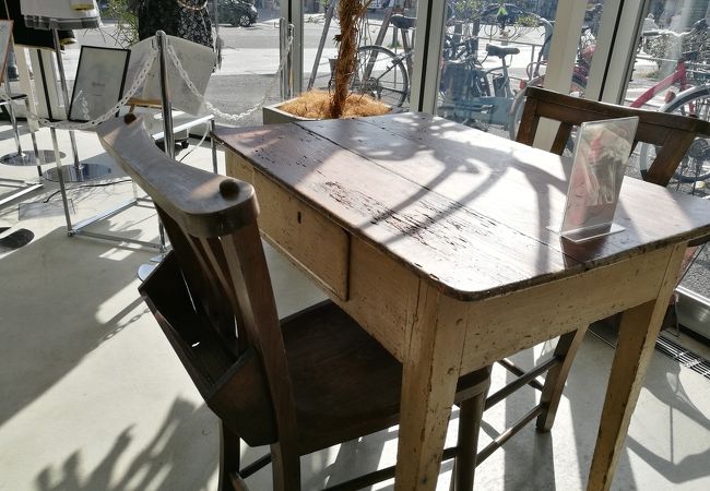 シーサイドカフェという佇まいの鎌倉駅徒歩４分のライフスタイル発信基地