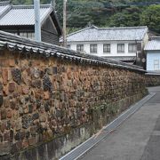 登り窯の廃材を使った有田独特のリサイクル塀