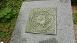 日本橋の手前にあります