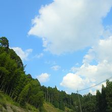 山あいに囲まれた麓の温泉町