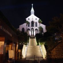 夜はライトアップされていて綺麗でした
