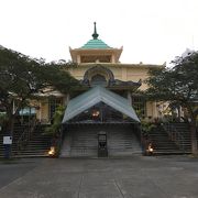 東南アジア風の寺院