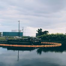 はしけは解体が始まっています