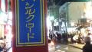 朝陽門付近から朱雀門に延びる通り