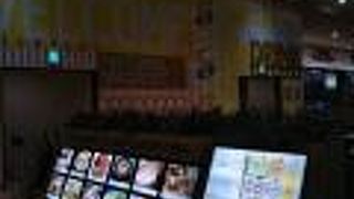 清潔感もあるフードコート