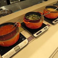 ミニストローネと味噌汁の間に大阪らしい肉吸い