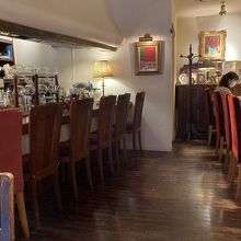 落ち着いた雰囲気の店内