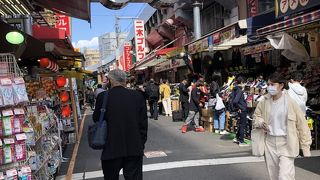 線路沿いの商店街