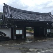 近代的な寺院