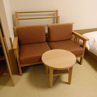 2人がけのソファもありますが、あまり座り心地は良くないです。