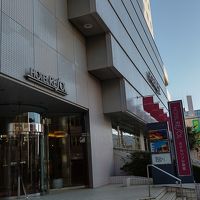 函館駅前に位置します