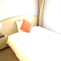 セミダブルサイズのベッドです