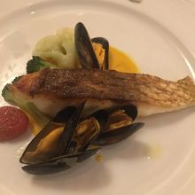 コースの魚料理