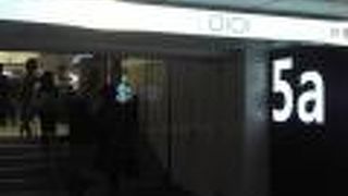 地下から入れる