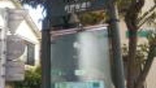 おしゃれなカフェやベーカリーショップなどが