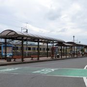 建て込んだ駅前（西口）には車を停める場所が見つかりませんでした