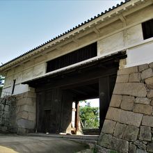 筋鉄御門。伏見城からの移建と言われる