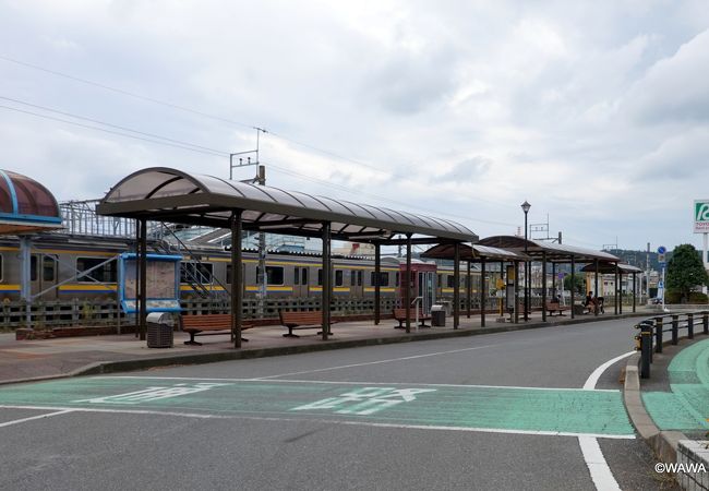 建て込んだ駅前（西口）には車を停める場所が見つかりませんでした