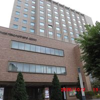 駅前の大きな建物