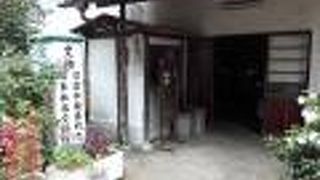 向かい合わせにある宝物館