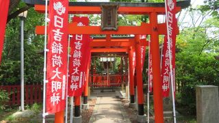 大江神社の境内にあります