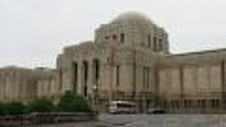 神宮外苑に建っています