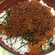 たっぷりのいくら丼