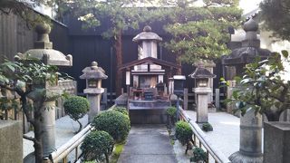 豊臣秀次公の墓所がある。