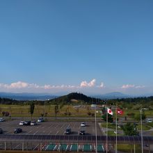 展望デッキから駐車場側の眺め