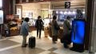 早朝から開いていて助かります