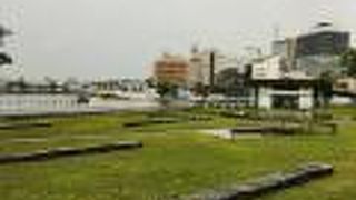 象の模型がいくつかある