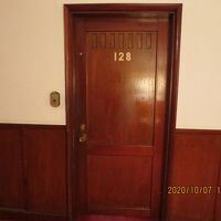 ジョンレノンが泊った128号室