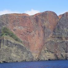 ピンク？赤茶色？のハート型の岩が千尋岩
