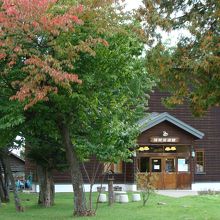 付随施設の薄荷蒸留館