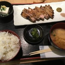 鶏肉、ご飯、むらさき、柚子胡椒に大満足