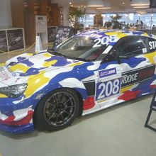 若者の興味を引くため、レースでの実績を紹介しています。