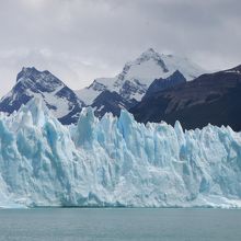 氷河はなんともいえない蒼い色
