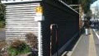 三解脱門横の塀