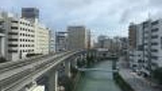 ゆいレールと並行している