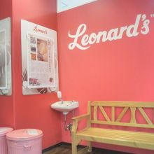 レナーズカラーのイートインスペース