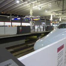 熊本駅に到着したさくら410号　21:10発博多着21:48