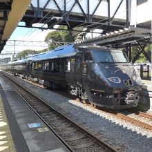 杵築駅に17分間停車中の36ぷらす3の全車両風景