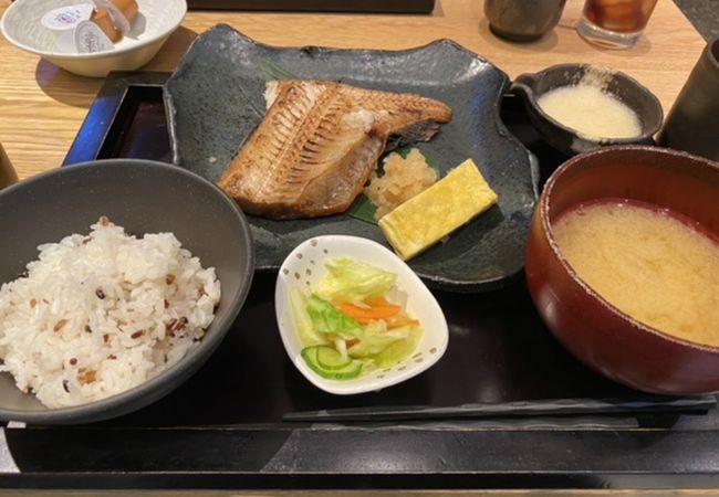 厳選焼き魚膳　縞ホッケ一夜干し！